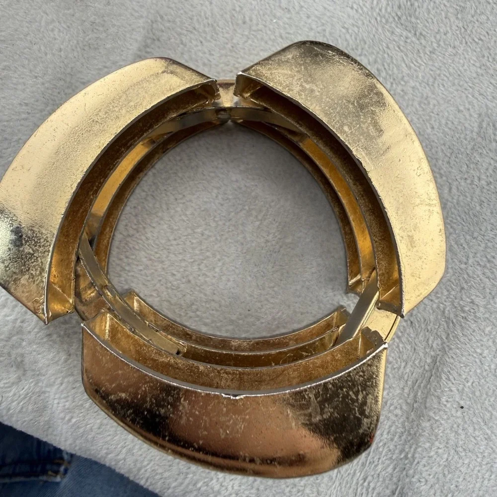 Estate visible chipping